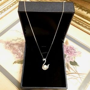 D9 NEW S925 Sterling Silver  Pearl Swan